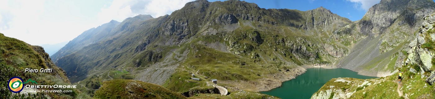 89 Il verdeggiante Lago del Diavolo , sullo sfondo la costiera dal Masoni al Pizzo di Cigola.jpg